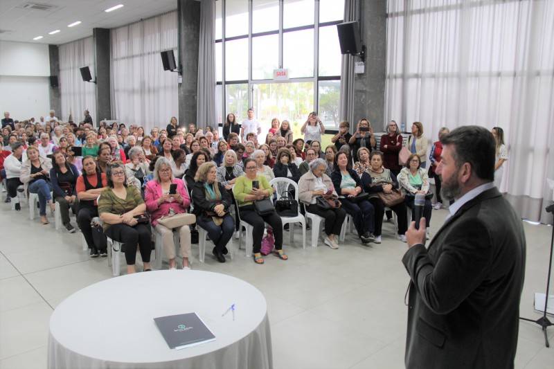 Direção da Afasc e da Clínica Luciano Schütz assinam termo de parceria para cirurgias em idosos — foto 1