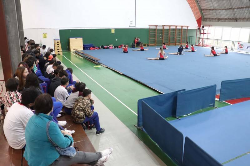 Estudantes de escola municipal de Criciúma tem contato com a ginástica rítmica — foto 2