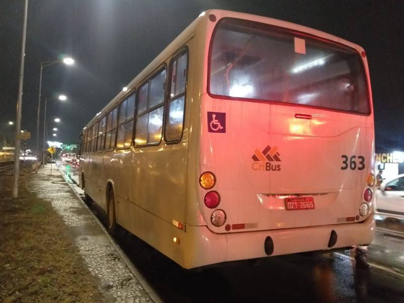Pedestre morre atropelado por ônibus na avenida Centenário — foto 1