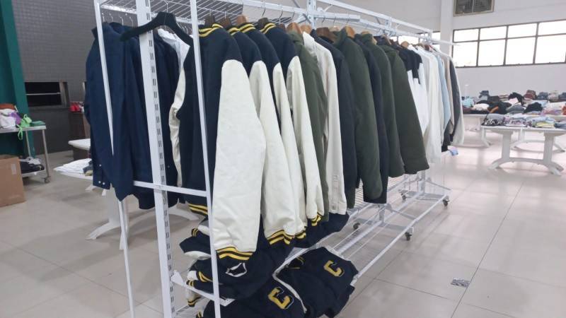 Bazar Solidário disponibiliza mais de 6 mil peças em Criciúma — foto 1