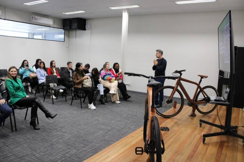 CDL Jovem de Florianópolis conhece ecossistema de Inovação da Satc — foto 2