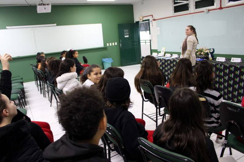 Alunos do Colégio Unesc recebem certificado de participação na Olimpíada Educacross — foto 2