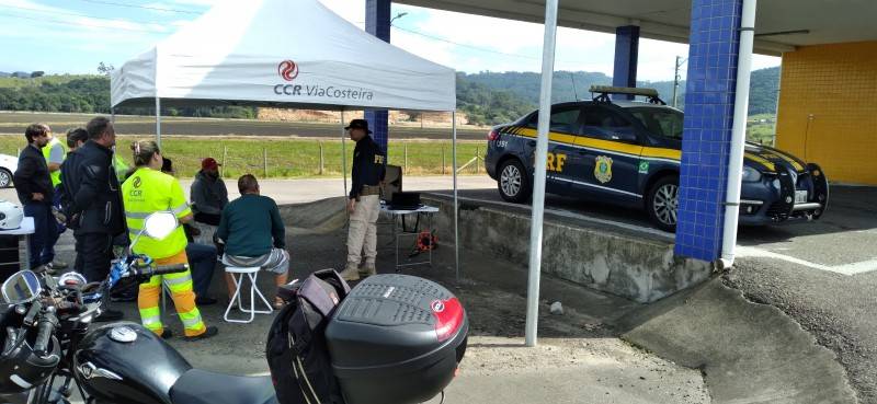 CCR ViaCosteira realiza campanha de conscientização com motocicletas na BR-101 em Tubarão — foto 1