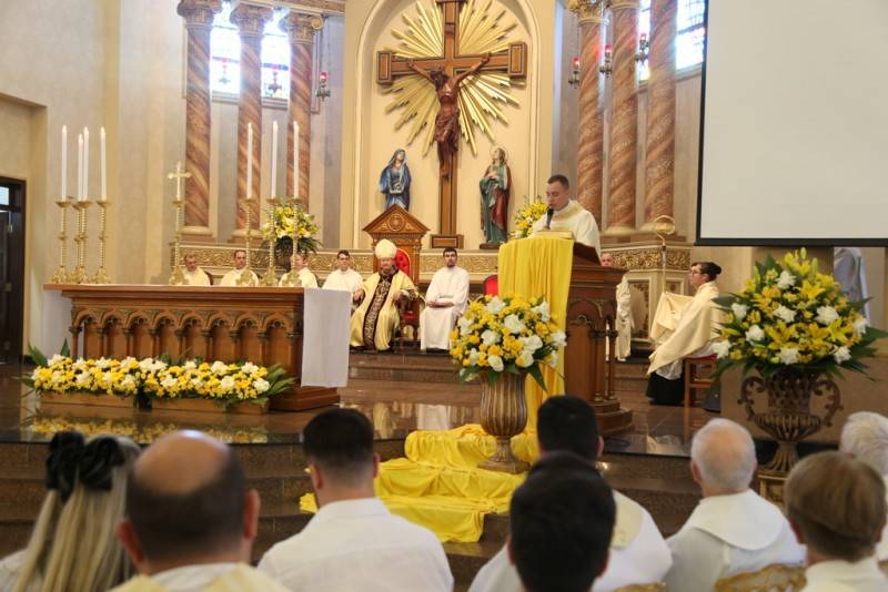 Diácono André é ordenado padre na Catedral São José — foto 1