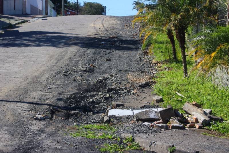 Moradores da Operária Nova cobram solução para obra inacabada da Prefeitura de Criciúma — foto 1