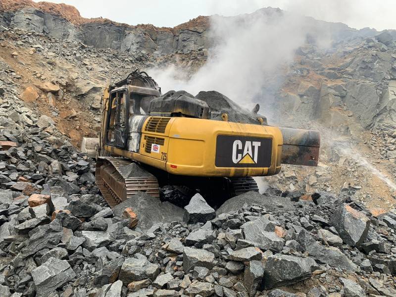 Escavadeira pega fogo em Urussanga — foto 1