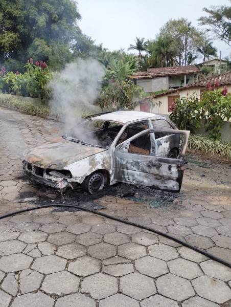 Incêndio em veículo mobiliza Corpo de Bombeiros em Urussanga — foto 2