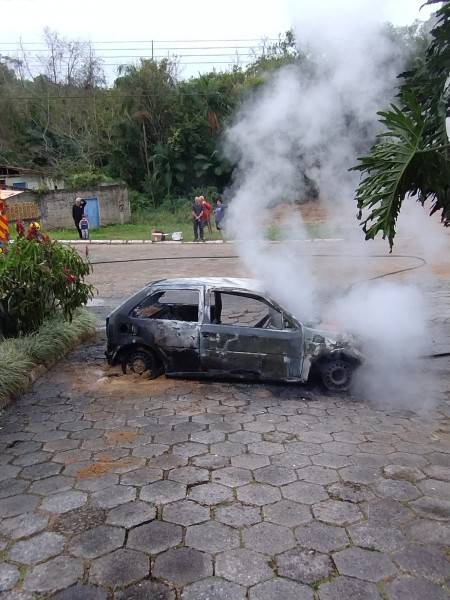 Incêndio em veículo mobiliza Corpo de Bombeiros em Urussanga — foto 3