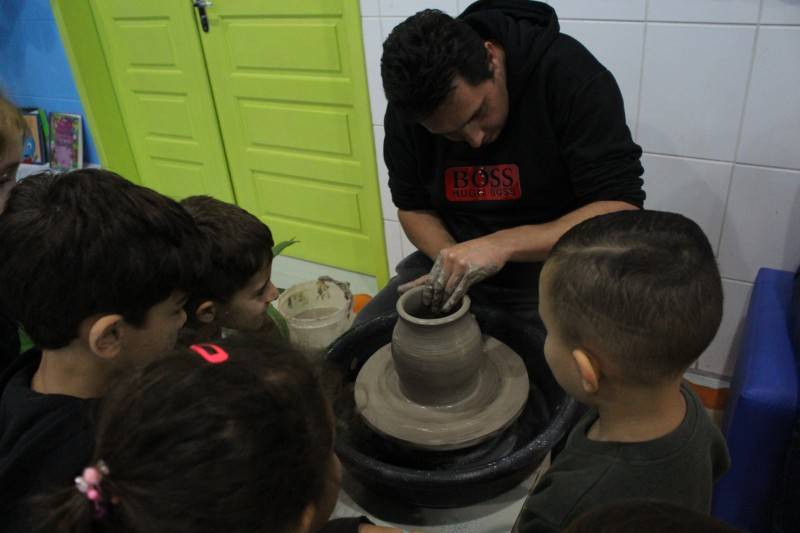 Alunos do Colégio Satc aprendem sobre diversidade com projeto ‘Cerâmica Além da Visão’ — foto 2