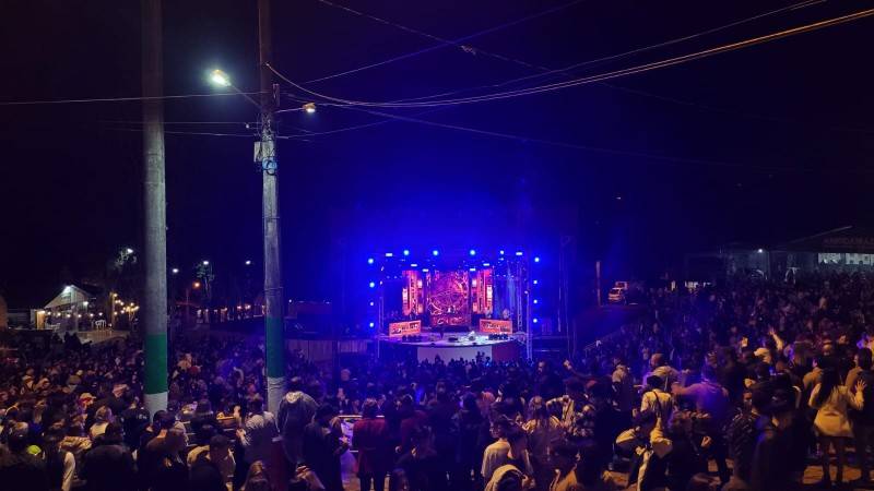 Festa do Vinho: milhares de pessoas prestigiam primeira noite do evento — foto 1
