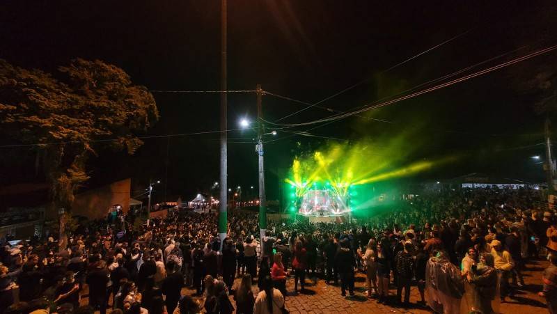 Festa do Vinho: milhares de pessoas prestigiam primeira noite do evento — foto 2