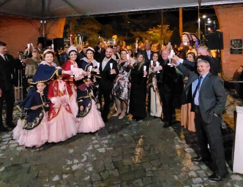Festa do Vinho: milhares de pessoas prestigiam primeira noite do evento — foto 11