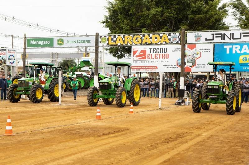 Turvo dá a largada na 17ª Arrancada Catarinense de Tratores; competição segue neste domingo — foto 1