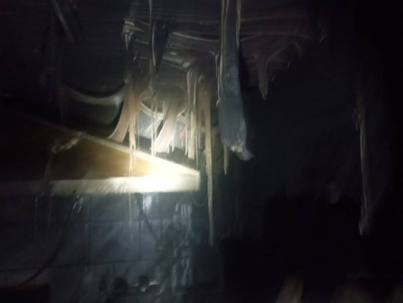 Bombeiros combatem incêndio em comércio de caldo de cana — foto 2