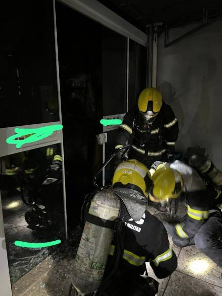 Bombeiros combatem incêndio na Casa Guido em Criciúma — foto 1