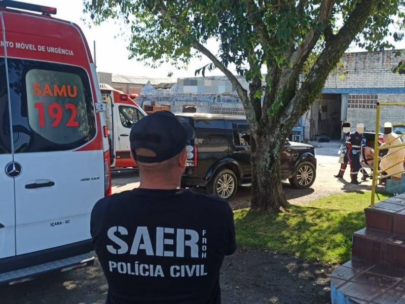 Trabalhadores ficam feridos após explosão de máquina em Içara — foto 1