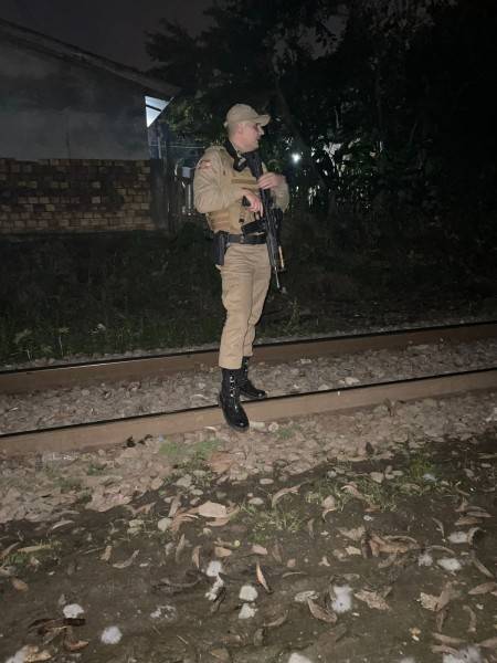 Com mais de 40 policiais, PM realiza operação contra o tráfico e prevenção de crimes patrimoniais em Criciúma — foto 1
