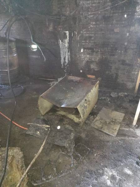 Içara: funcionários de oficina mecânica combatem incêndio em tanque de querosene — foto 2