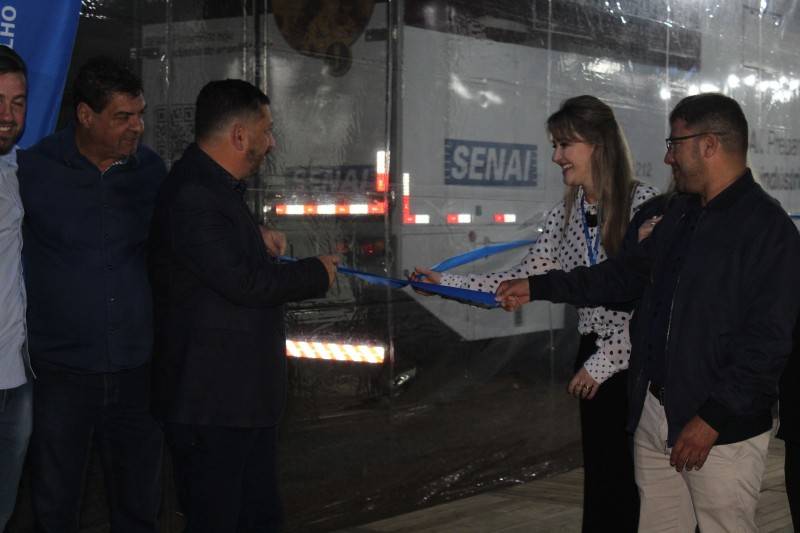 Cocal do Sul inaugura unidade da Escola Móvel do Senai — foto 1