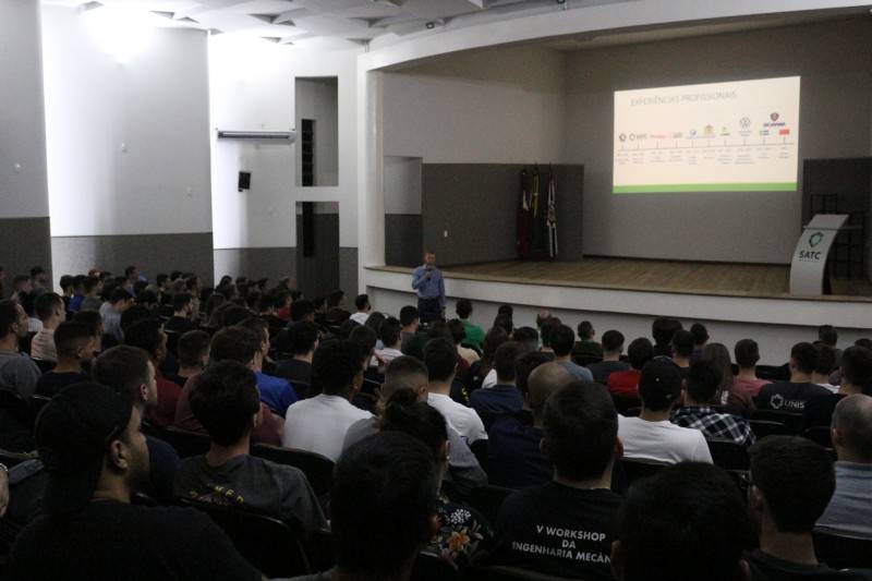 Engenheiro da Scania, ex-aluno Satc incentiva estudantes — foto 1