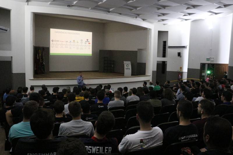 Engenheiro da Scania, ex-aluno Satc incentiva estudantes — foto 2
