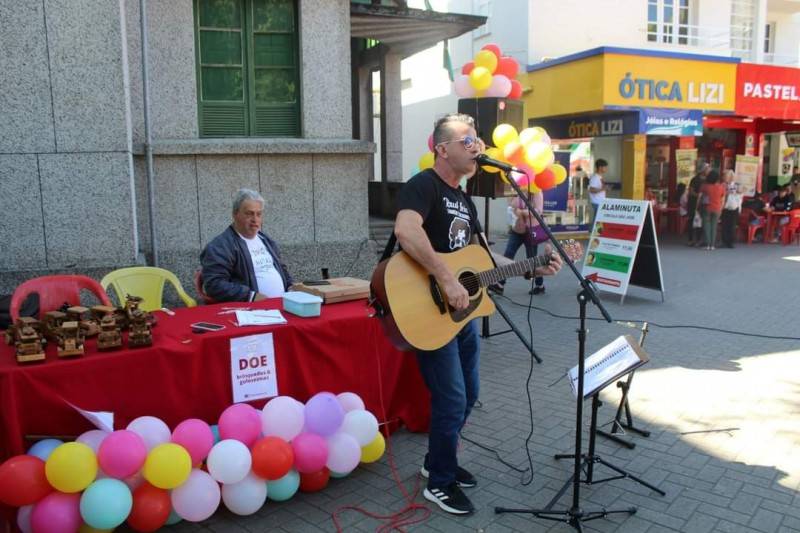Brinquedos e guloseimas serão arrecadados neste sábado na Praça Nereu Ramos — foto 1