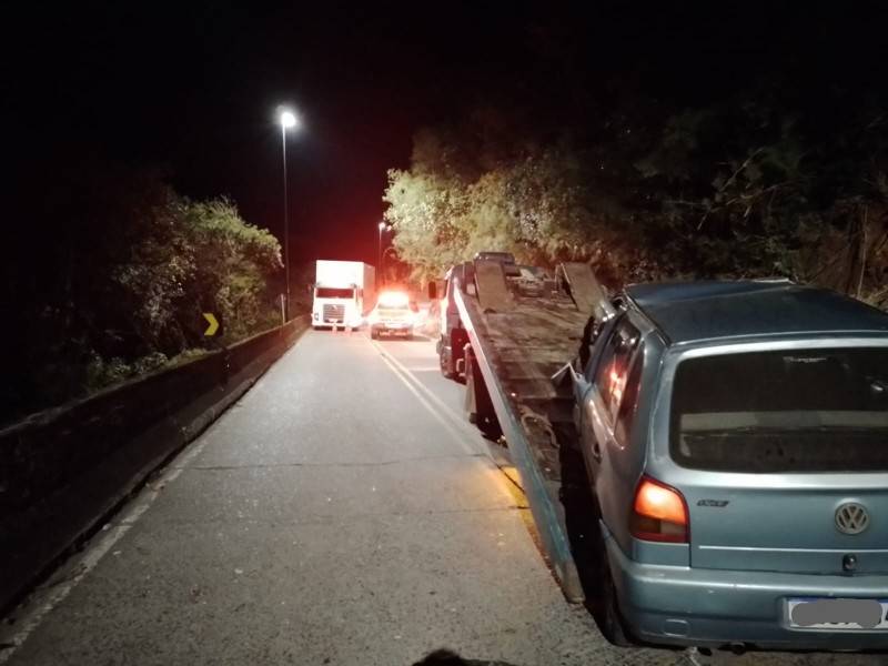Carro com placas de Orleans é abandonado após acidente na Serra do Rio do Rastro — foto 1