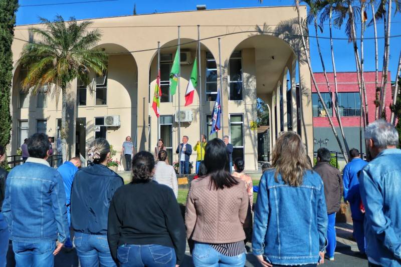 Nova Veneza abre Semana da Pátria com hasteamento da bandeira — foto 1