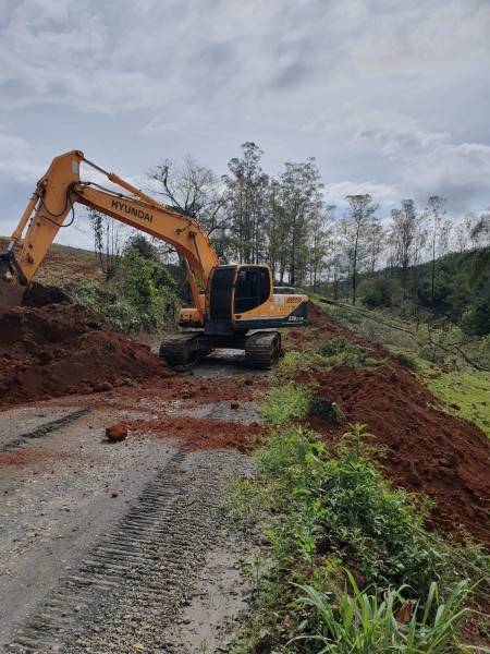 Obras de alargamento da estrada geral de Linha Alexandre da Boit já estão em andamento em Siderópolis — foto 1