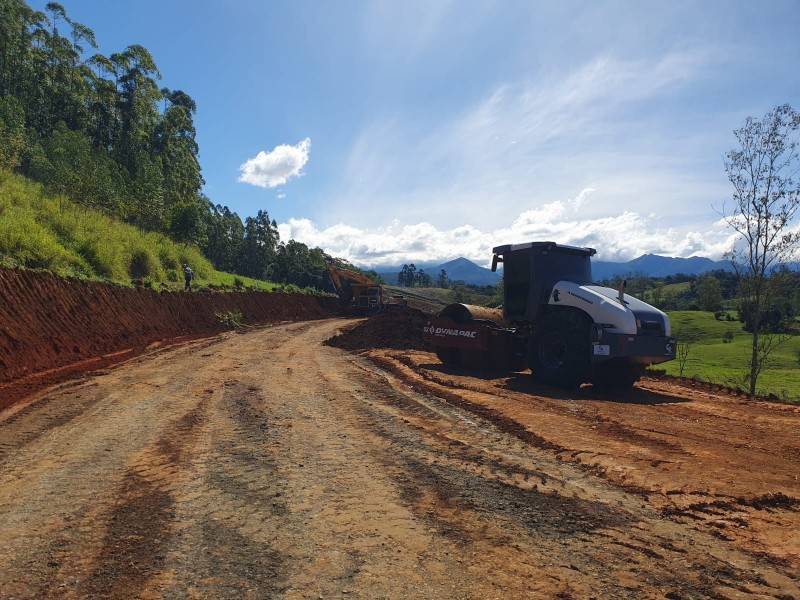 Obras de alargamento da estrada geral de Linha Alexandre da Boit já estão em andamento em Siderópolis — foto 2