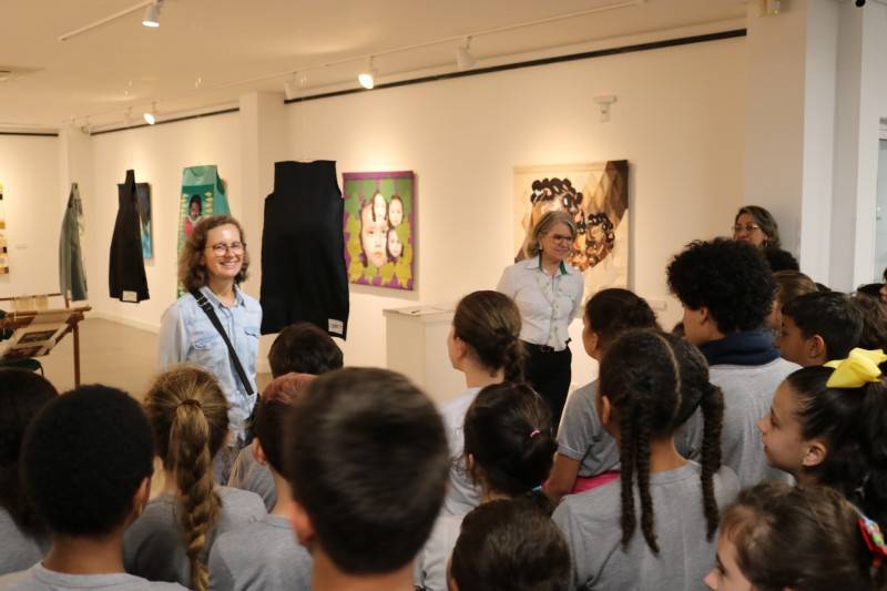 Alunos se encantam com a técnica de tecelagem da artista Elke Hülse — foto 2
