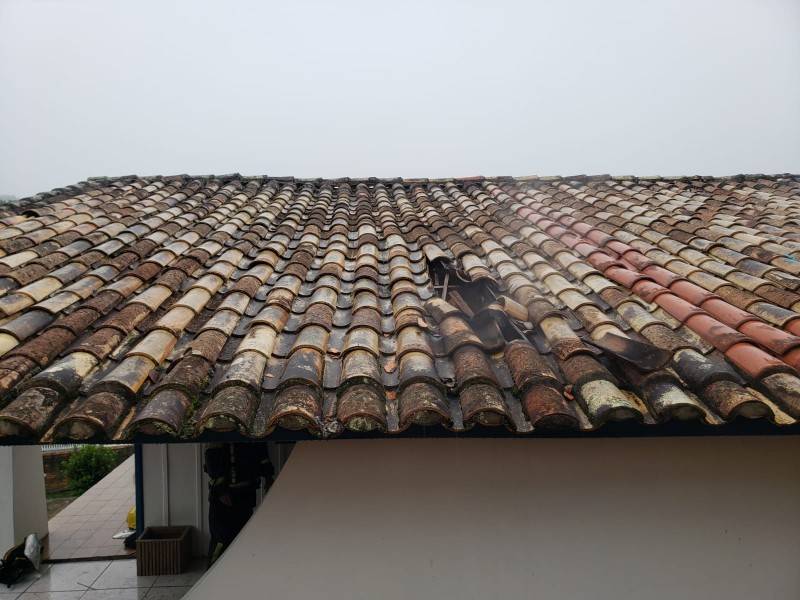 Casa desocupada é atingida por princípio de incêndio em Criciúma — foto 1