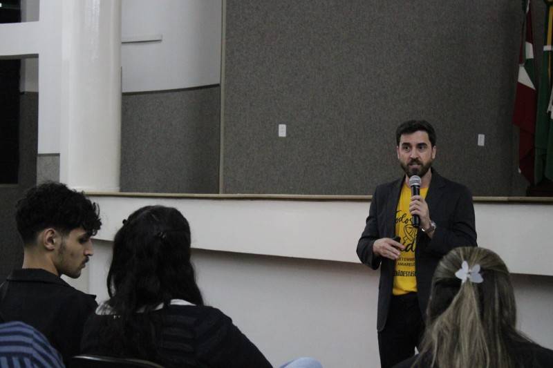 Acadêmicos de Jornalismo recebem orientações na construção de pautas para o Setembro Amarelo — foto 1