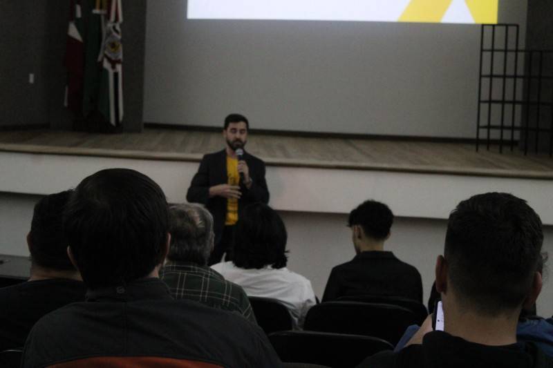 Acadêmicos de Jornalismo recebem orientações na construção de pautas para o Setembro Amarelo — foto 2