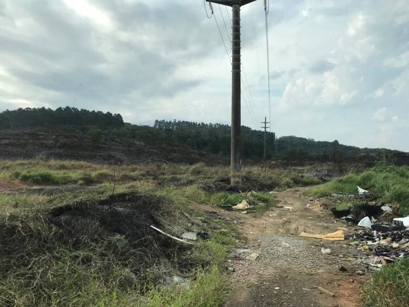 Corpo de Bombeiros combatem dois incêndios em vegetações em Criciúma — foto 2