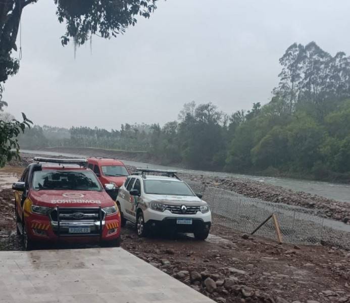 Corpo é encontrado no rio Mampituba, em Praia Grande — foto 1