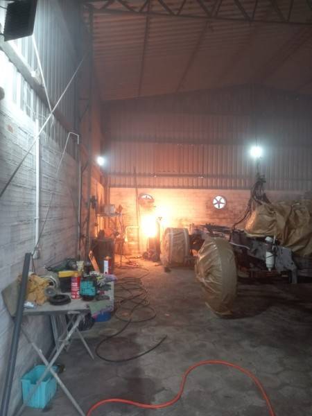 Oficina de caminhões é atingida por incêndio em Içara — foto 2