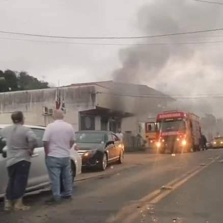 Incêndio atinge terminal da Caixa Econômica Federal do prédio da Prefeitura de Gravatal — foto 2