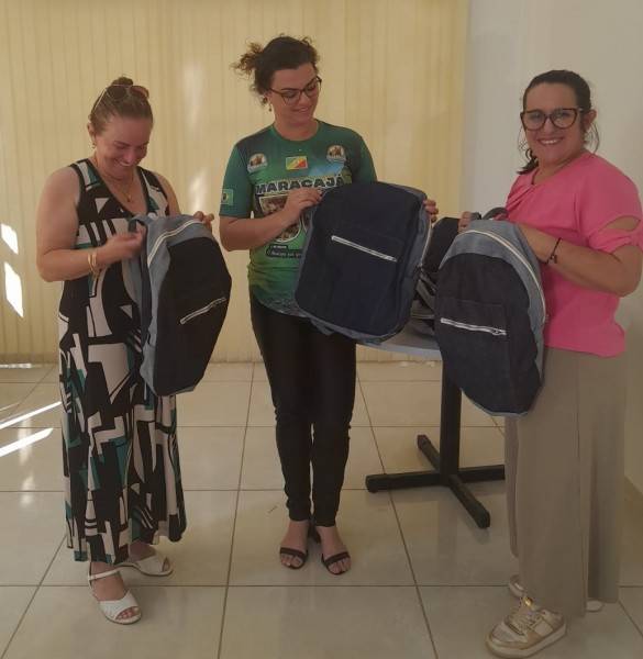 Ateliê de costura da Prefeitura de Maracajá confecciona mochilas para alunos da Apae — foto 1