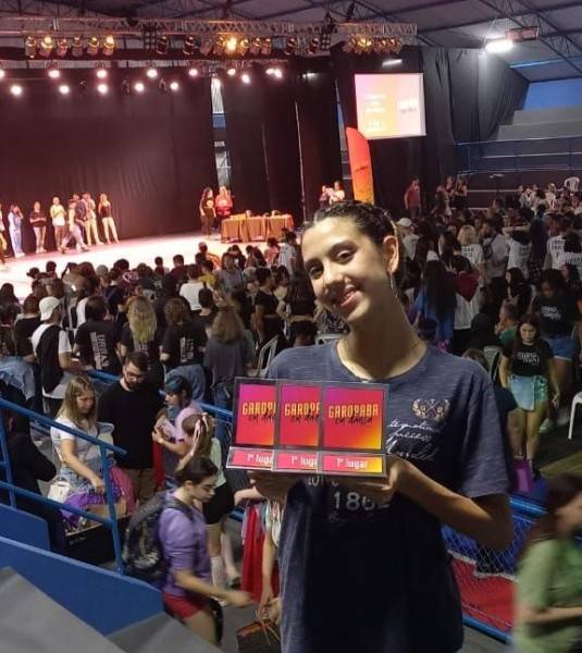 Bailarina da Fundação Cultural de Içara recebe bolsa para estudar em Goiânia, no estado de Goiás — foto 1