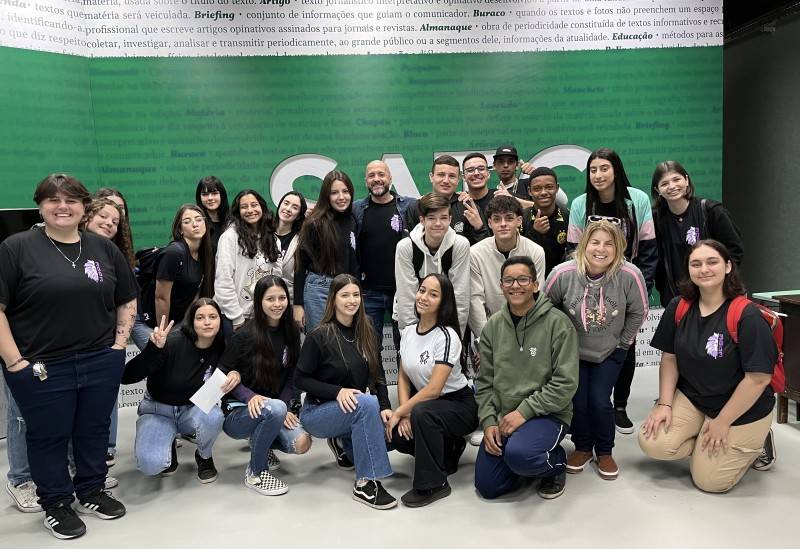 Curso de Jornalismo da UniSatc recebe em seus estúdios escolas da região — foto 1
