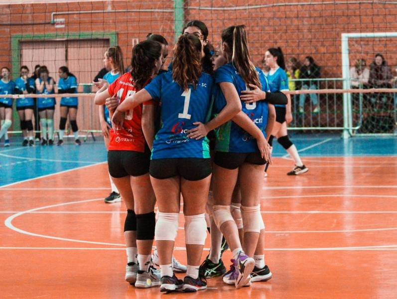 Vôlei de Forquilhinha disputa etapa estadual da Olesc em Florianópolis — foto 1