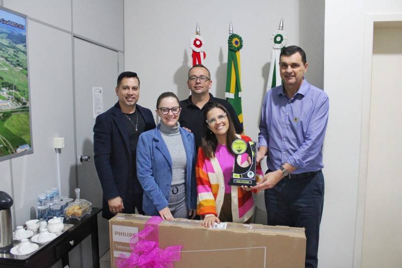 Morro da Fumaça encerra Semana Nacional do Trânsito com entrega de televisão para escola — foto 6