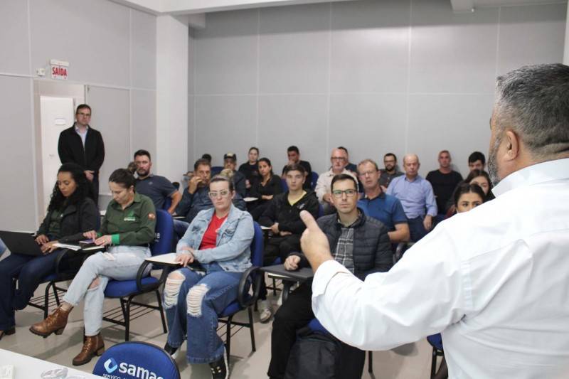 Morro da Fumaça capacita empreendedores locais sobre nova lei de licitação — foto 1