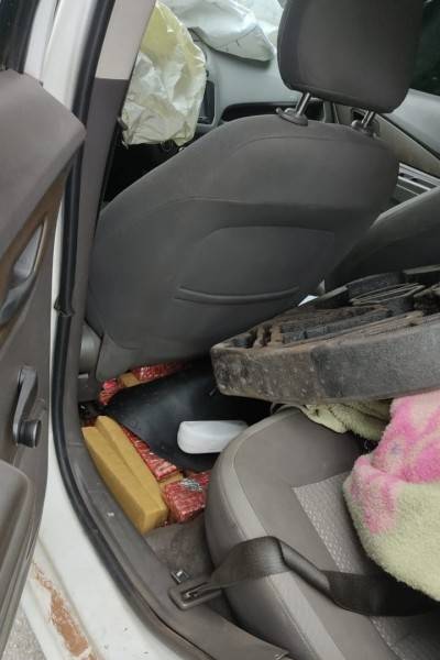Motorista com carro de Criciúma e com 202 quilos de maconha tenta fugir da PRF e causa acidente — foto 2