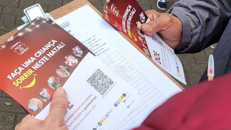 Grupo de voluntários estará arrecadando brinquedos e guloseimas neste sábado, na Praça Nereu Ramos — foto 2