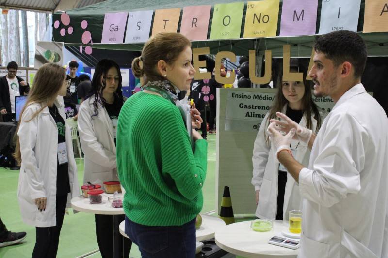 Projetos trazem a ciência e a humanidade para a Feira de Ciência e Tecnologia da Satc — foto 1