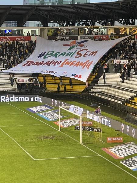 Mais de oito mil torcedores acompanham Criciúma e Vitória no Majestoso — foto 20