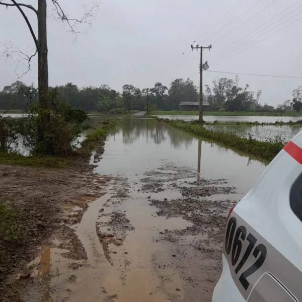 Mais de 600 pessoas estão isoladas em cinco comunidades de Meleiro — foto 1