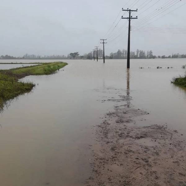 Mais de 600 pessoas estão isoladas em cinco comunidades de Meleiro — foto 2